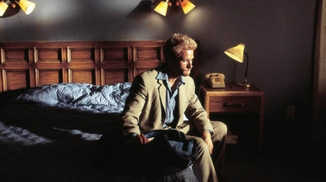 Review Film Memento dan Eksplorasi Narasi Mundur Nolan